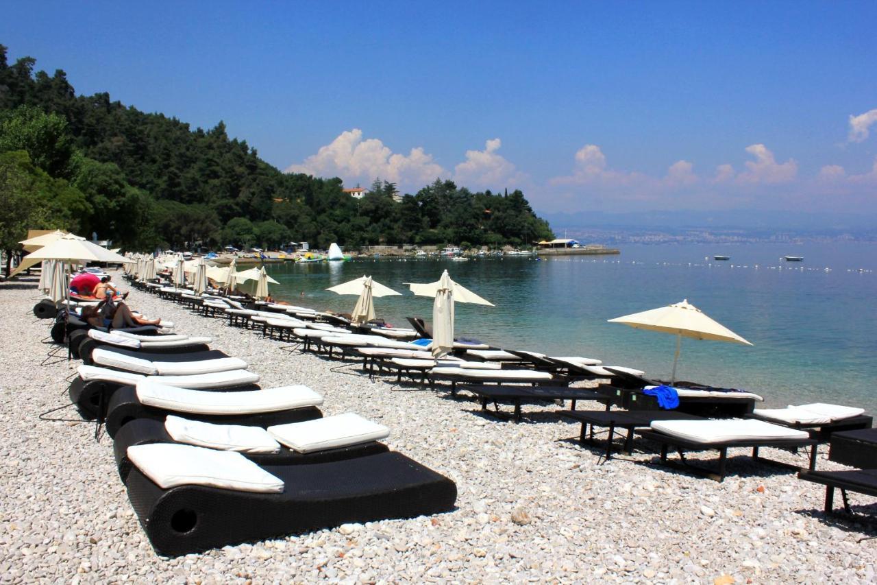 Apartments And Rooms By The Sea Medveja, Opatija - 2305 Lovran Bagian luar foto