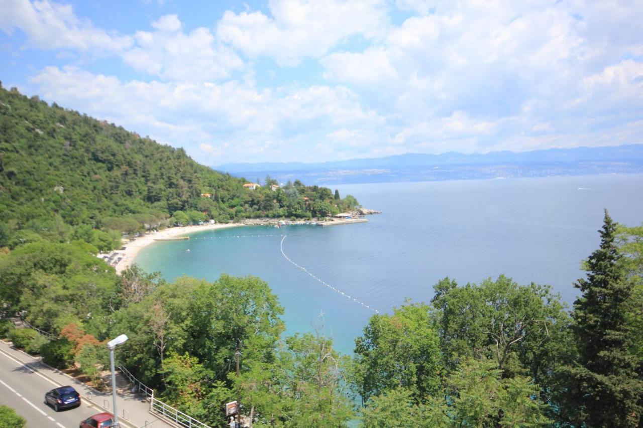Apartments And Rooms By The Sea Medveja, Opatija - 2305 Lovran Bagian luar foto