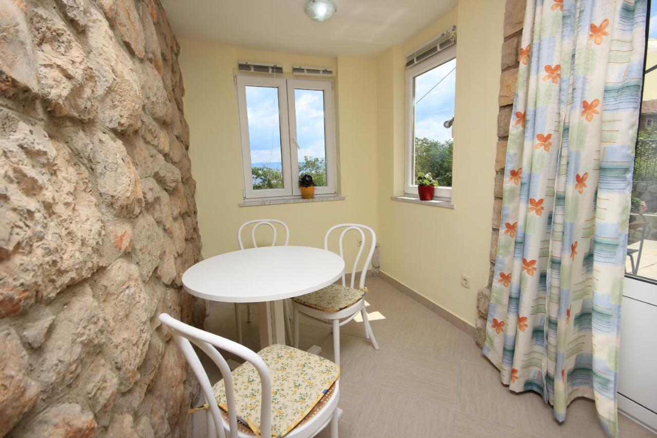 Apartments And Rooms By The Sea Medveja, Opatija - 2305 Lovran Bagian luar foto