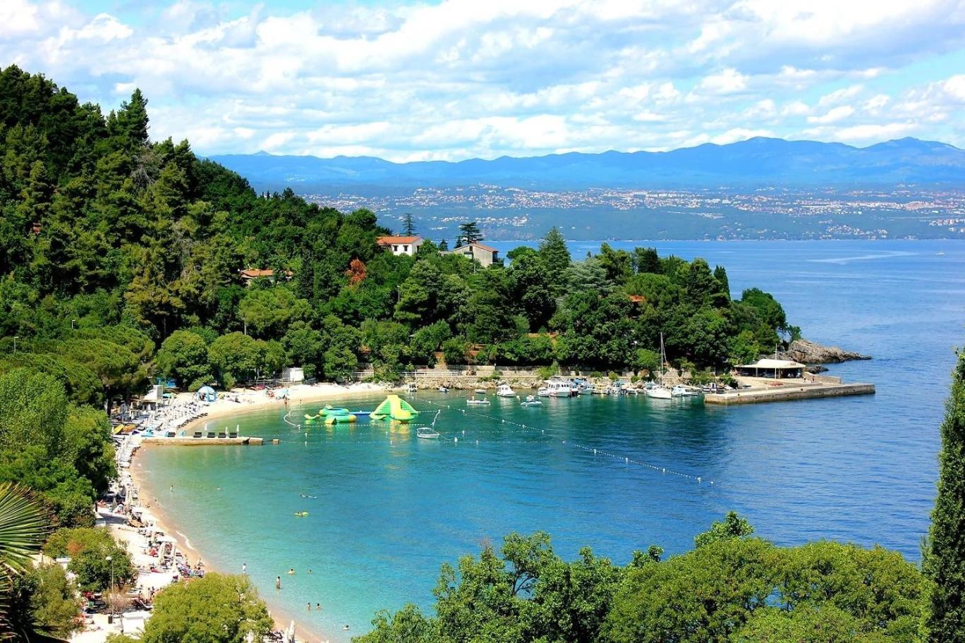 Apartments And Rooms By The Sea Medveja, Opatija - 2305 Lovran Bagian luar foto